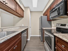 6111 Beverly Hill Street 28, Houston TX 77057