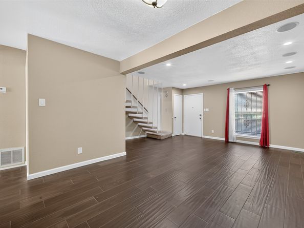 6111 Beverly Hill Street 28, Houston TX 77057