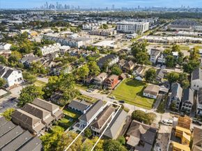 1315 W 22nd Street, Houston TX 77008