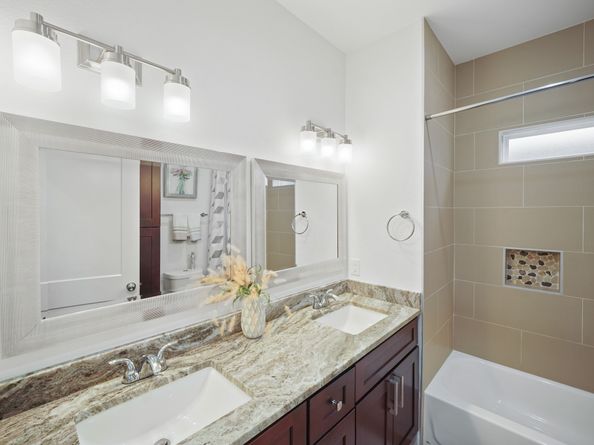 4402 Mckinley Street B, Houston TX 77051