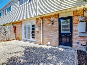 13060 Trail Hollow Drive 3060, Houston TX 77079
