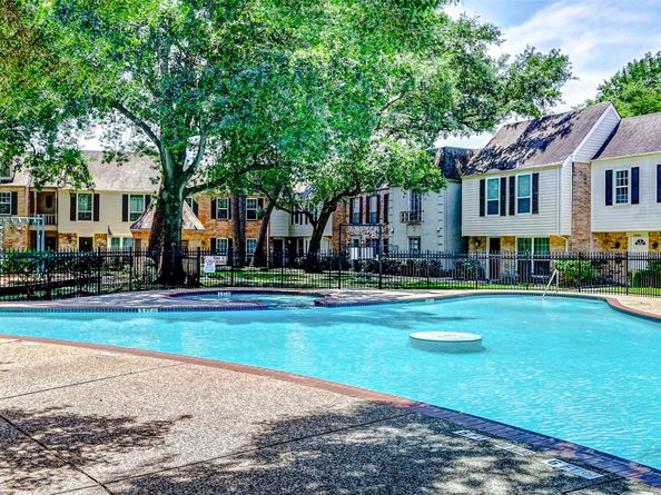 13060 Trail Hollow Drive 3060, Houston TX 77079