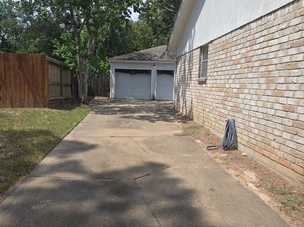 422 Skywood Drive, Houston TX 77090