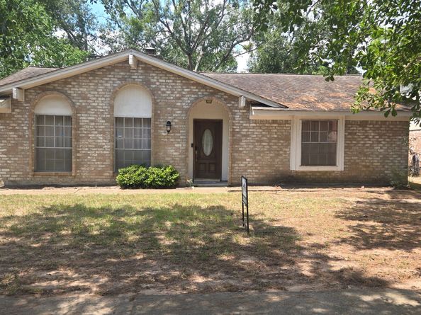 422 Skywood Drive, Houston TX 77090