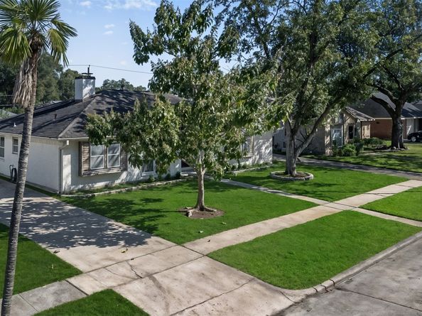 8902 Langdon Lane, Houston TX 77036