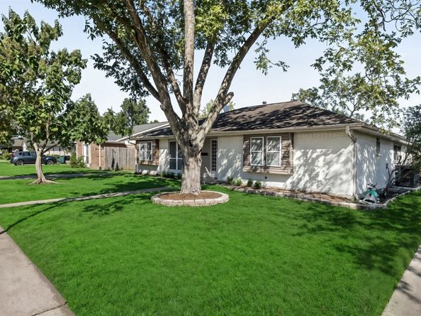 8902 Langdon Lane, Houston TX 77036