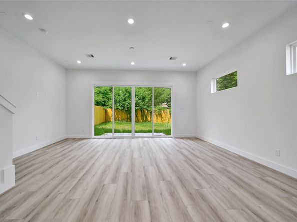 7014 Saint Augustine Street, Houston TX 77021