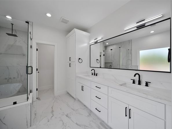 7014 Saint Augustine Street, Houston TX 77021