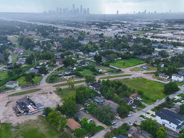 3317 Cavalcade Street, Houston TX 77026