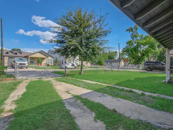 6830 New York Street, Houston TX 77021