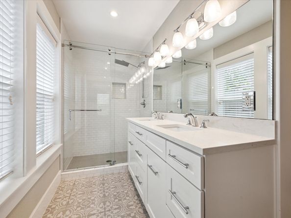 5001 Farmer Street, Houston TX 77020
