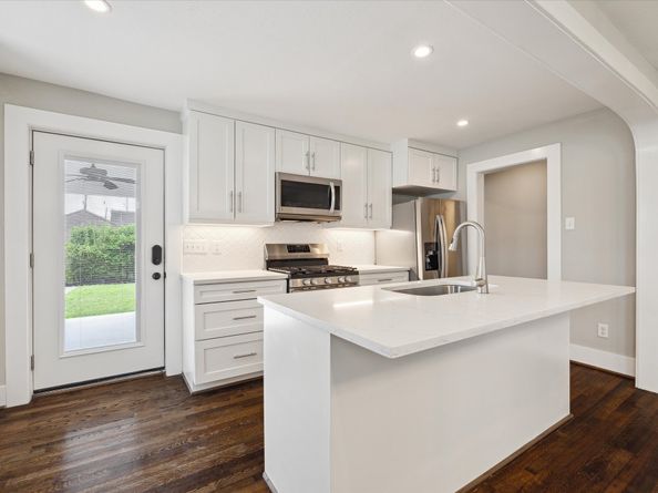 5001 Farmer Street, Houston TX 77020