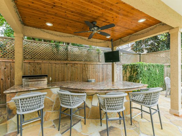 52 Briar Hollow Lane E, Houston TX 77027