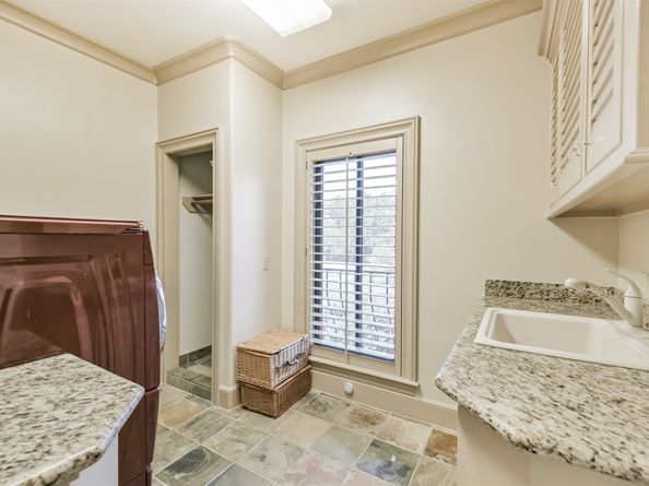 52 Briar Hollow Lane E, Houston TX 77027