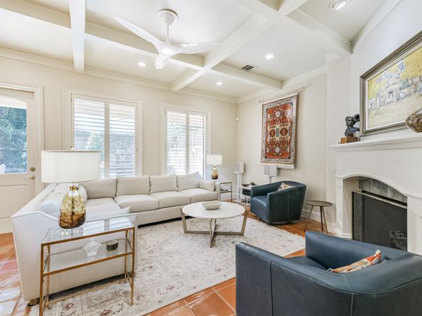 52 Briar Hollow Lane E, Houston TX 77027