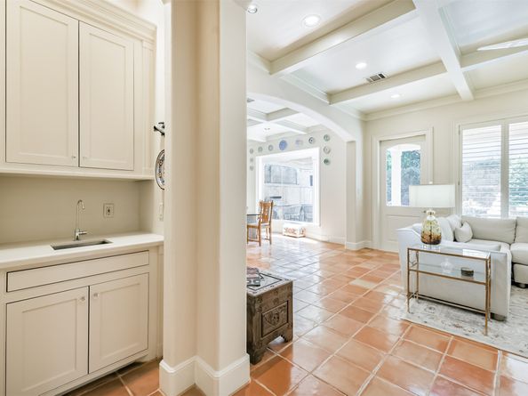 52 Briar Hollow Lane E, Houston TX 77027