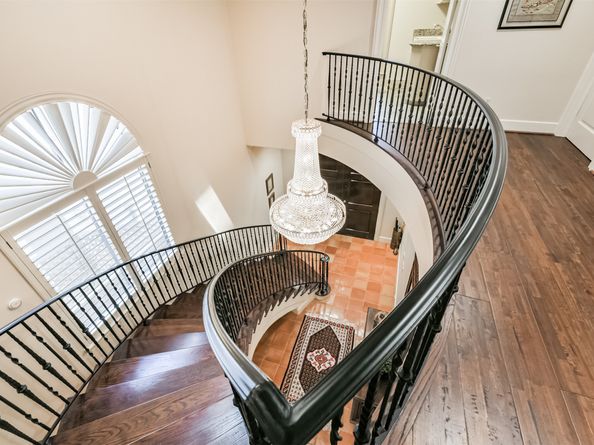 52 Briar Hollow Lane E, Houston TX 77027