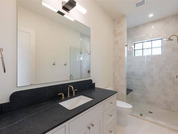 765 Sue Barnett Drive, Houston TX 77018