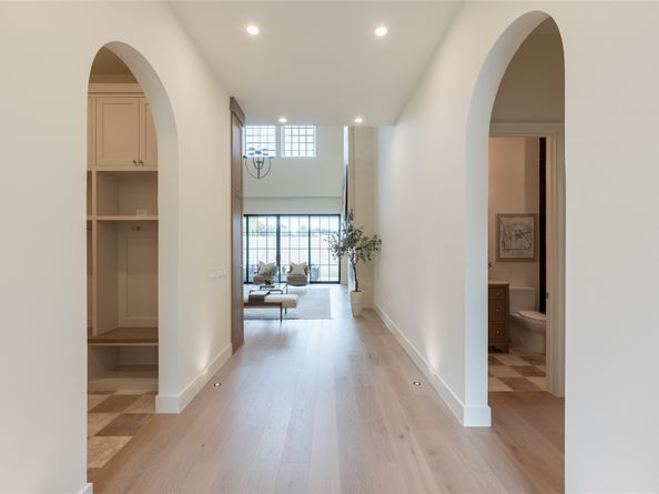 765 Sue Barnett Drive, Houston TX 77018