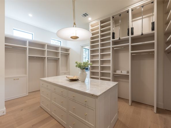 765 Sue Barnett Drive, Houston TX 77018