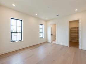 765 Sue Barnett Drive, Houston TX 77018