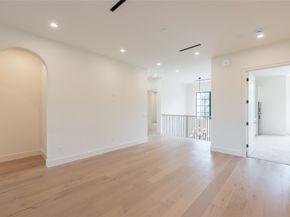 765 Sue Barnett Drive, Houston TX 77018
