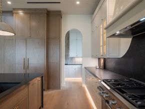 765 Sue Barnett Drive, Houston TX 77018