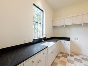 765 Sue Barnett Drive, Houston TX 77018