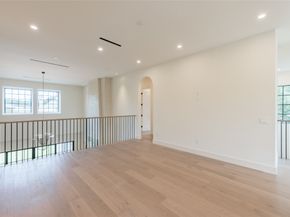 765 Sue Barnett Drive, Houston TX 77018