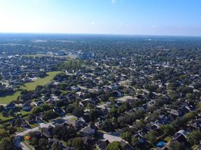 16039 Surrey Woods Drive, Friendswood TX 77546