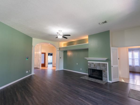 16039 Surrey Woods Drive, Friendswood TX 77546