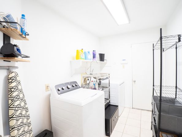 16039 Surrey Woods Drive, Friendswood TX 77546