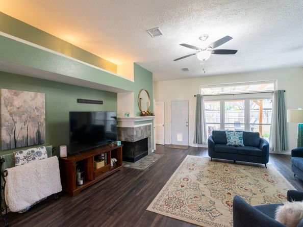 16039 Surrey Woods Drive, Friendswood TX 77546