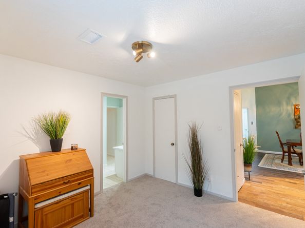 16039 Surrey Woods Drive, Friendswood TX 77546