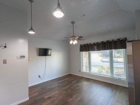 16039 Surrey Woods Drive, Friendswood TX 77546