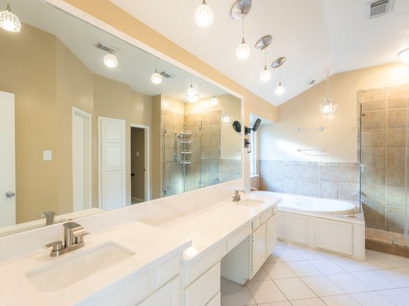 16039 Surrey Woods Drive, Friendswood TX 77546