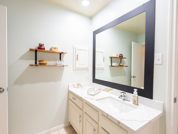 16039 Surrey Woods Drive, Friendswood TX 77546