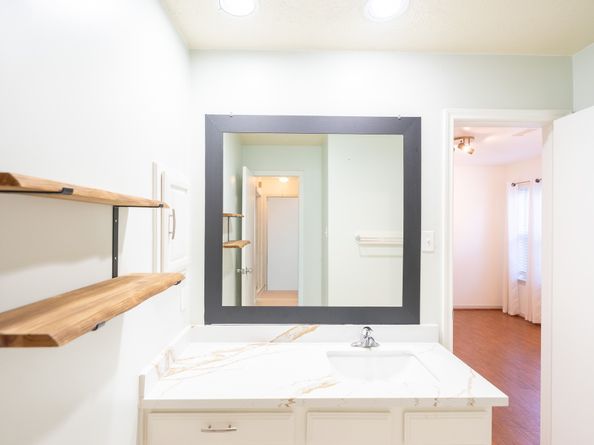 16039 Surrey Woods Drive, Friendswood TX 77546