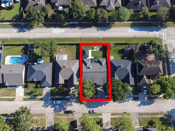 16039 Surrey Woods Drive, Friendswood TX 77546