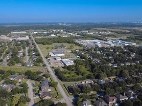 16039 Surrey Woods Drive, Friendswood TX 77546