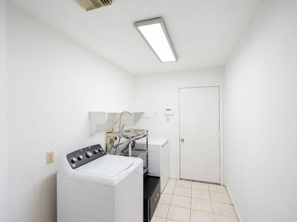 16039 Surrey Woods Drive, Friendswood TX 77546