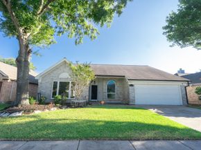 16039 Surrey Woods Drive, Friendswood TX 77546