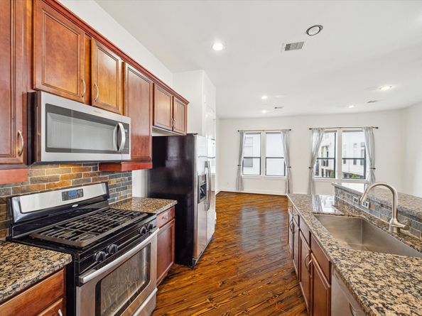 5714 Kansas Street, Houston TX 77007