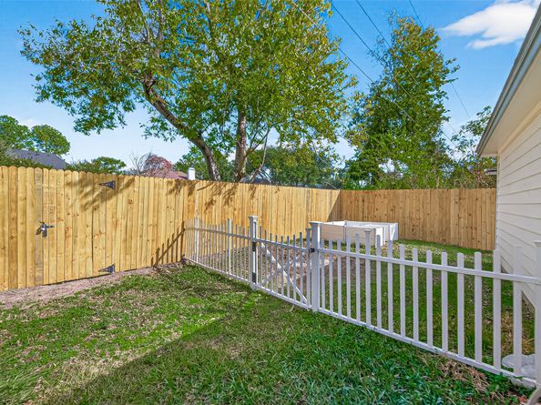 11506 Colonial Trail Drive, Houston TX 77066