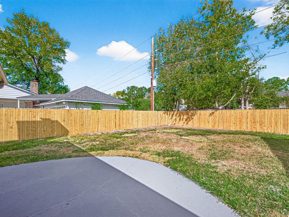 11506 Colonial Trail Drive, Houston TX 77066