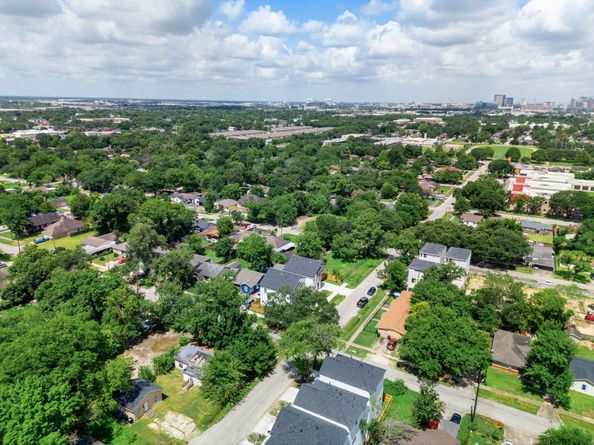 4110 Ward St, Houston TX 77021