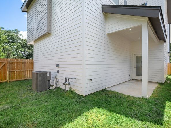 4110 Ward St, Houston TX 77021