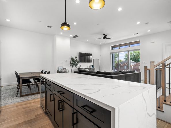 2313 Sherwin Street, Houston TX 77007