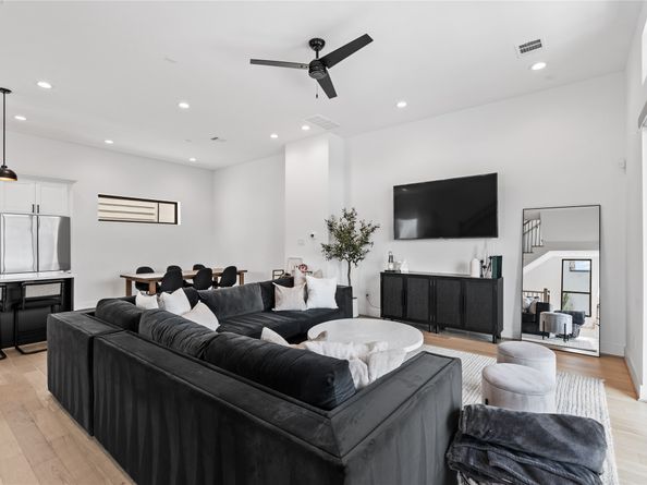 2313 Sherwin Street, Houston TX 77007