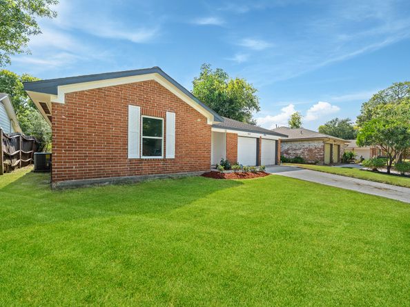 15415 W Hampton Circle, Houston TX 77071